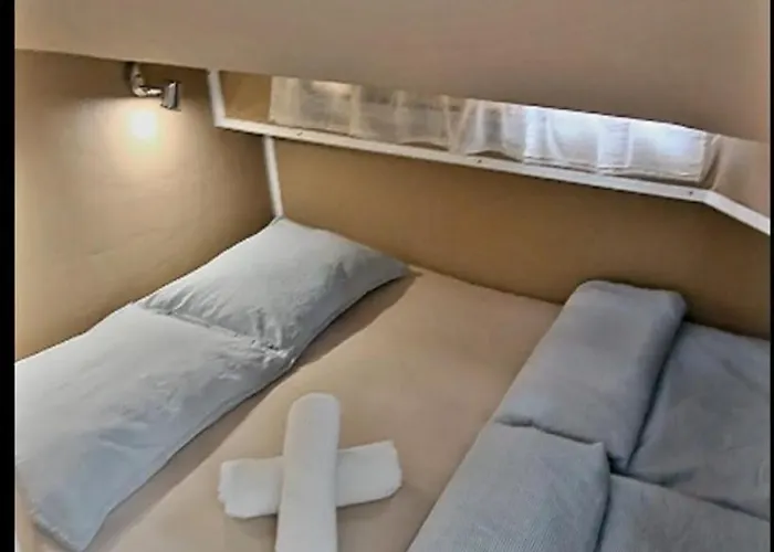 Beatrix Boat Botel *